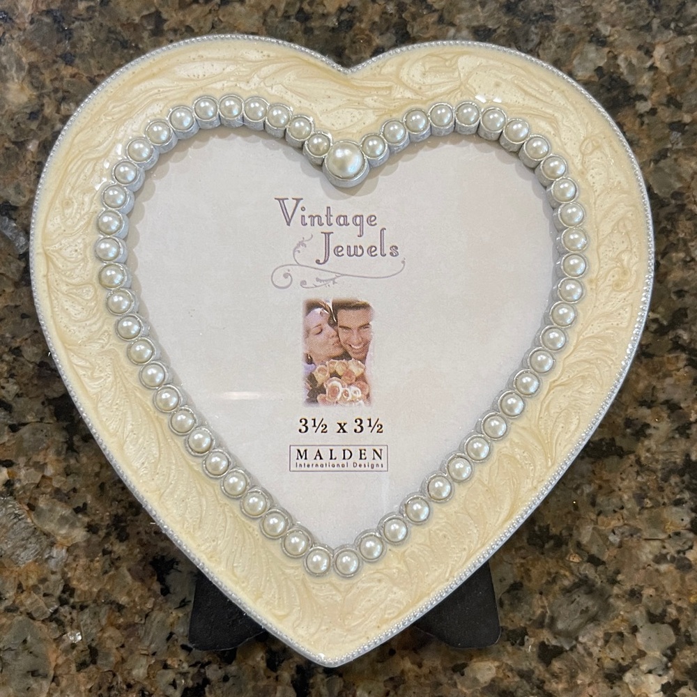 Vintage Jewels By Malden Holds 3 1/2 X 5 Photo Heart Picture Frame